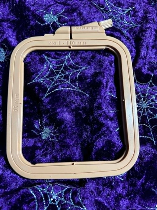 Nurge Embroidery Hoop ~ Square Plastic ~ #1 9.5cm x 11cm