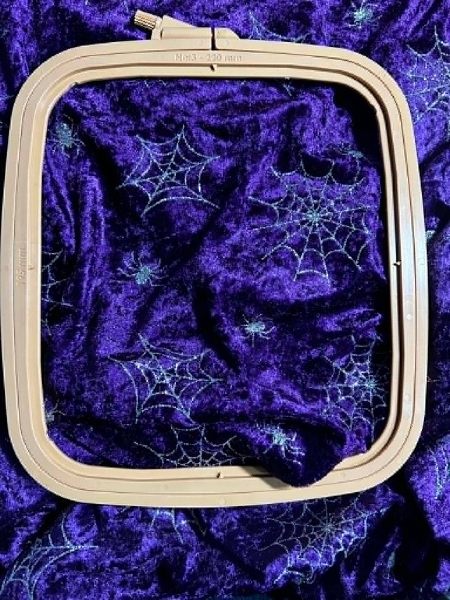 Nurge Embroidery Hoop ~ Square Plastic ~ #3 19.5cm x 22cm
